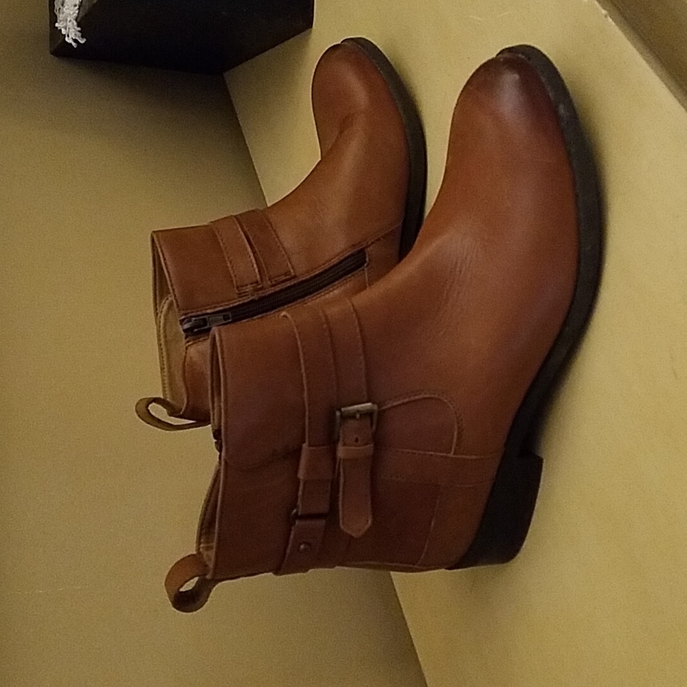 Clark's Artisan women's boot size 6.5M